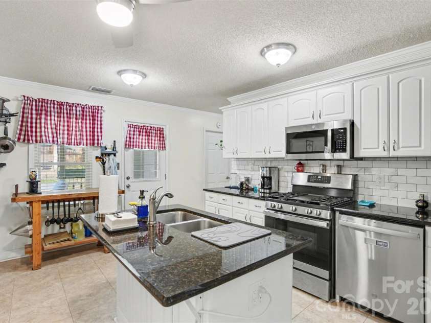 116 Brooks Drive, Stanley, NC 28164.  MLS# CAR4351031, YatesRealty ID 14867. 