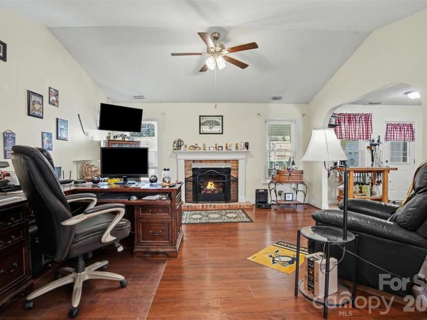 116 Brooks Drive, Stanley, NC 28164.  MLS# CAR4351031, YatesRealty ID 14867. 
