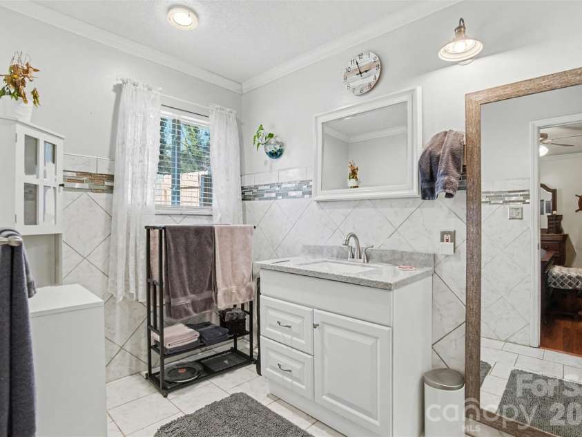 116 Brooks Drive, Stanley, NC 28164.  MLS# CAR4351031, YatesRealty ID 14867. 