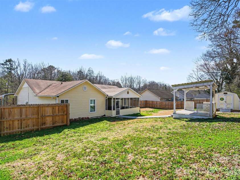 116 Brooks Drive, Stanley, NC 28164.  MLS# CAR4351031, YatesRealty ID 14867. 