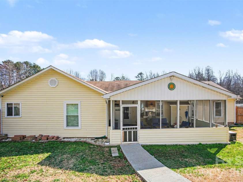 116 Brooks Drive, Stanley, NC 28164.  MLS# CAR4351031, YatesRealty ID 14867. 