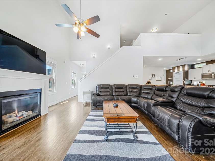 1421 Lyon Court, Charlotte, NC 28205.  MLS# CAR4248629, YatesRealty ID 14868. 