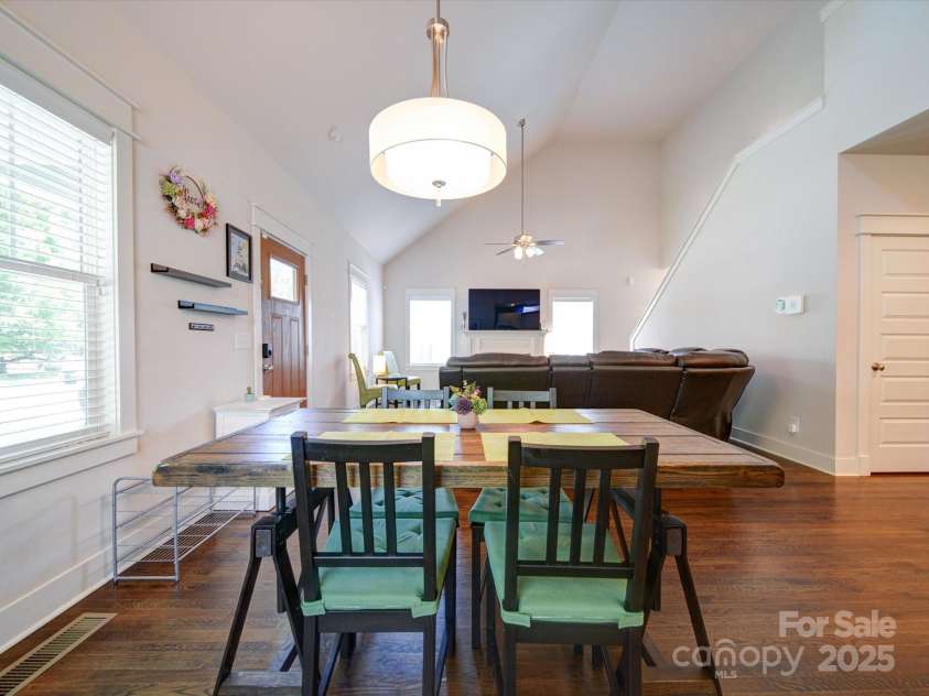 1421 Lyon Court, Charlotte, NC 28205.  MLS# CAR4248629, YatesRealty ID 14868. 