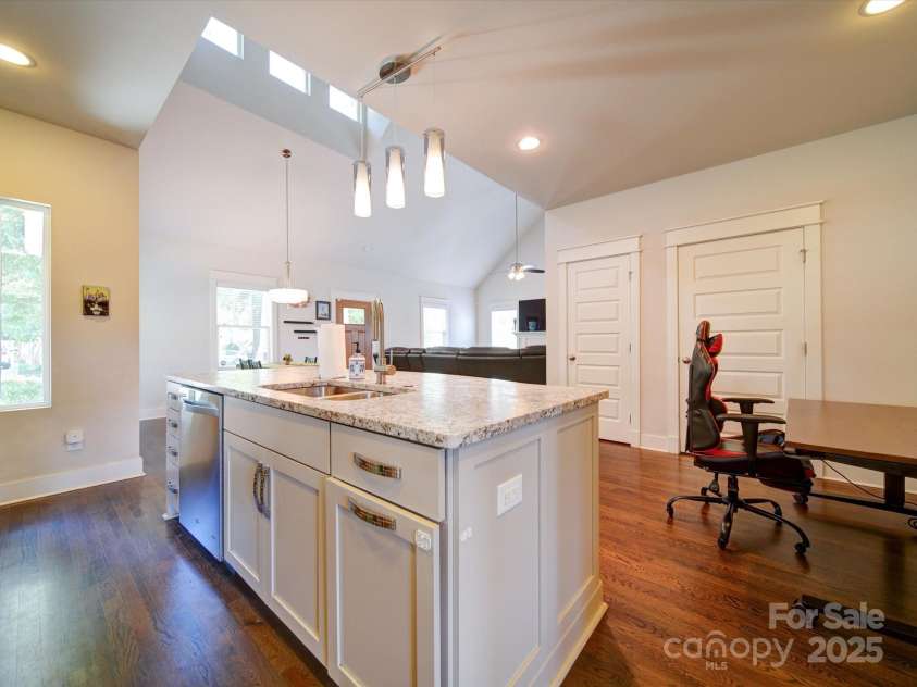 1421 Lyon Court, Charlotte, NC 28205.  MLS# CAR4248629, YatesRealty ID 14868. 