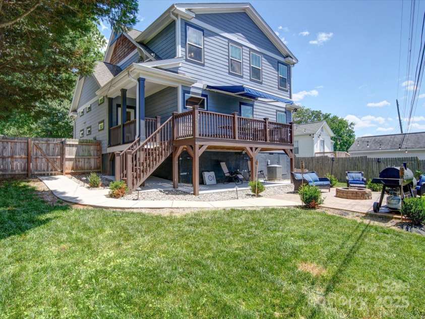 1421 Lyon Court, Charlotte, NC 28205.  MLS# CAR4248629, YatesRealty ID 14868. 