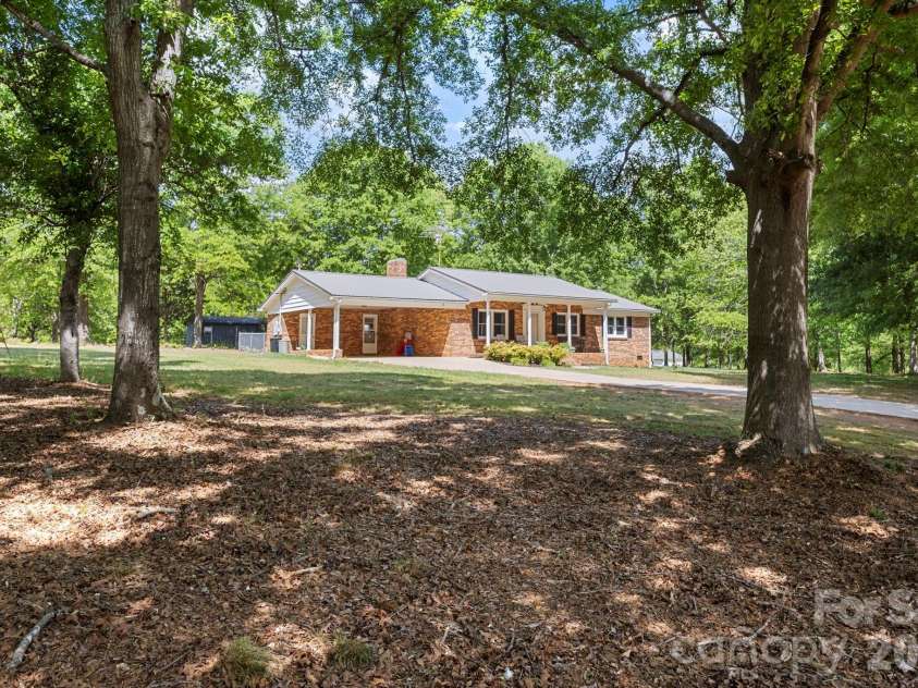 2200 Gaffney Road, Shelby, NC 28152.  MLS# CAR4371064, YatesRealty ID 14868. 