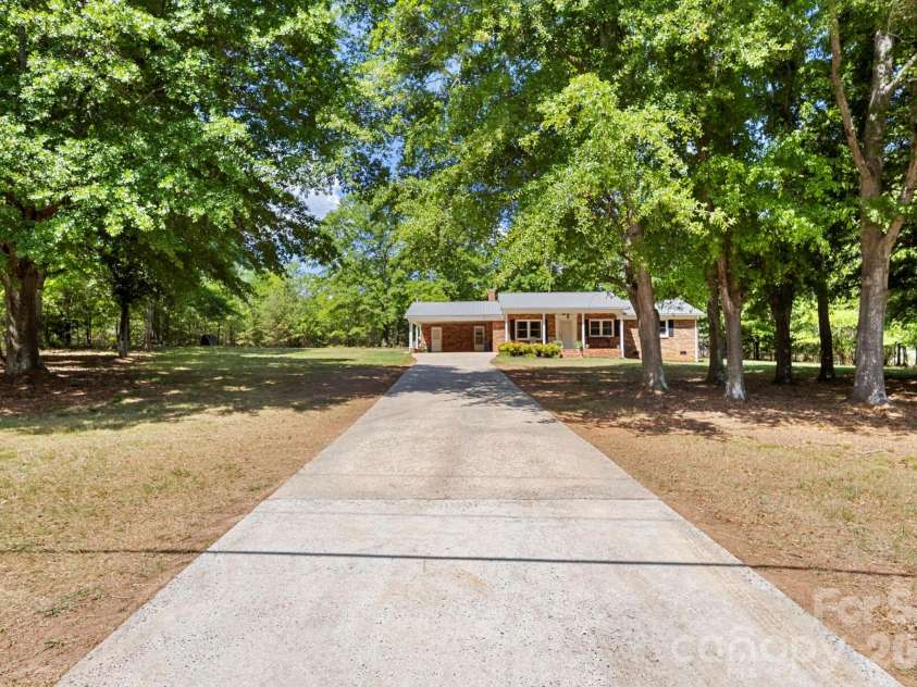 2200 Gaffney Road, Shelby, NC 28152.  MLS# CAR4371064, YatesRealty ID 14868. 
