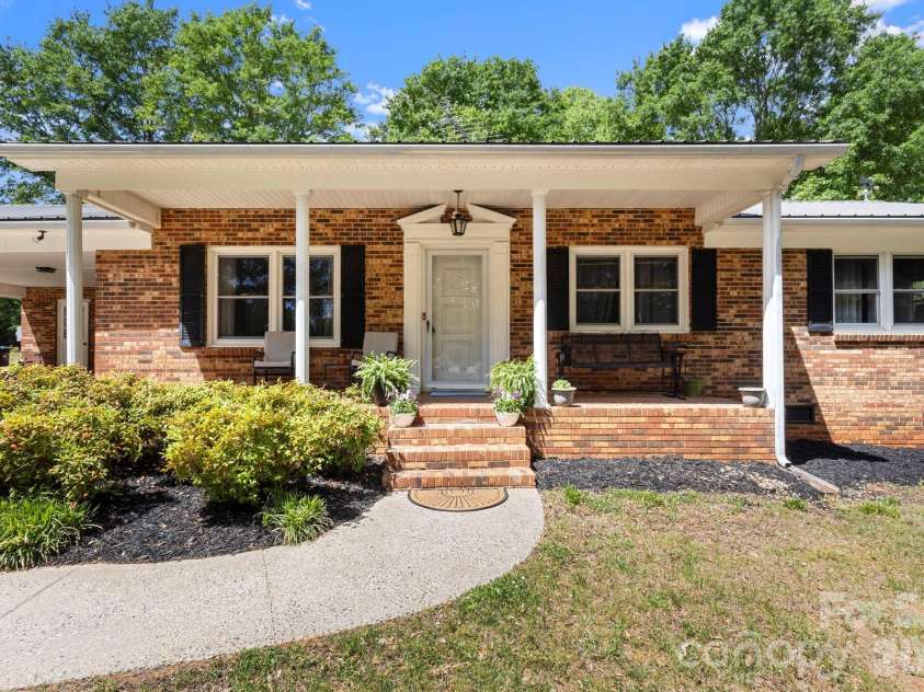 2200 Gaffney Road, Shelby, NC 28152.  MLS# CAR4371064, YatesRealty ID 14868. 
