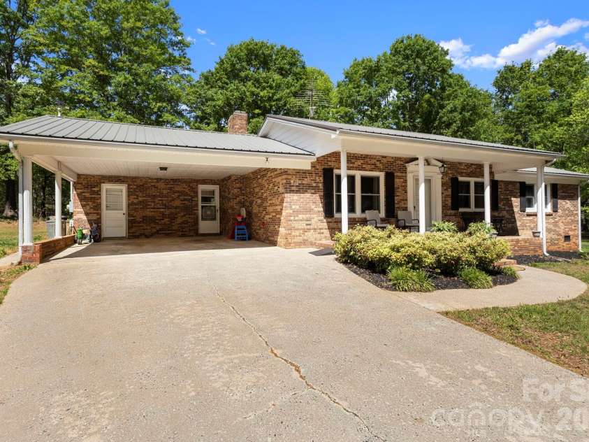 2200 Gaffney Road, Shelby, NC 28152.  MLS# CAR4371064, YatesRealty ID 14868. 
