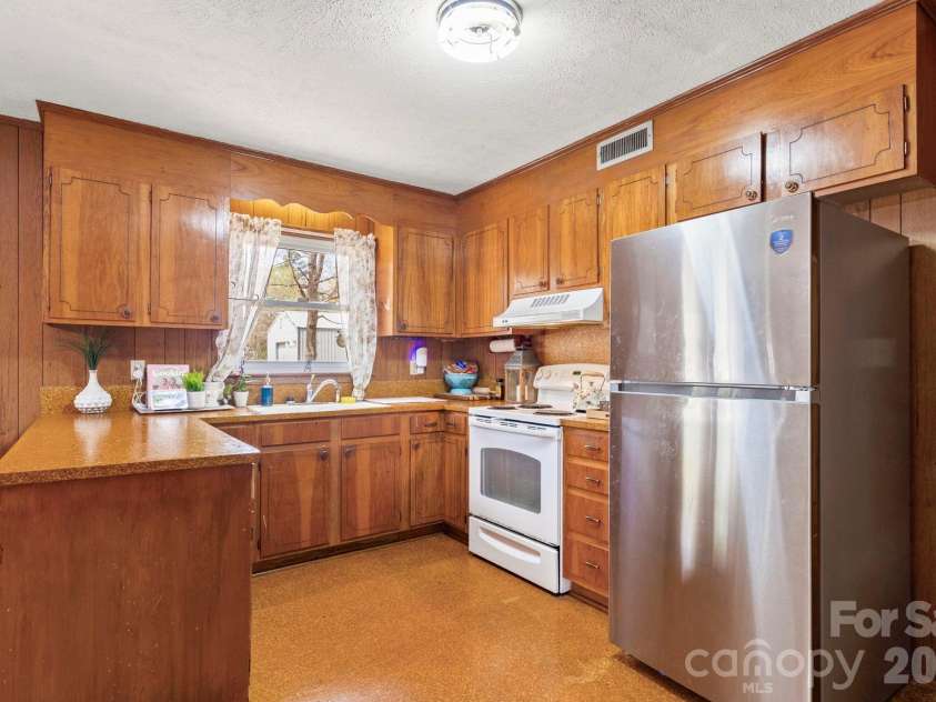 2200 Gaffney Road, Shelby, NC 28152.  MLS# CAR4371064, YatesRealty ID 14868. 