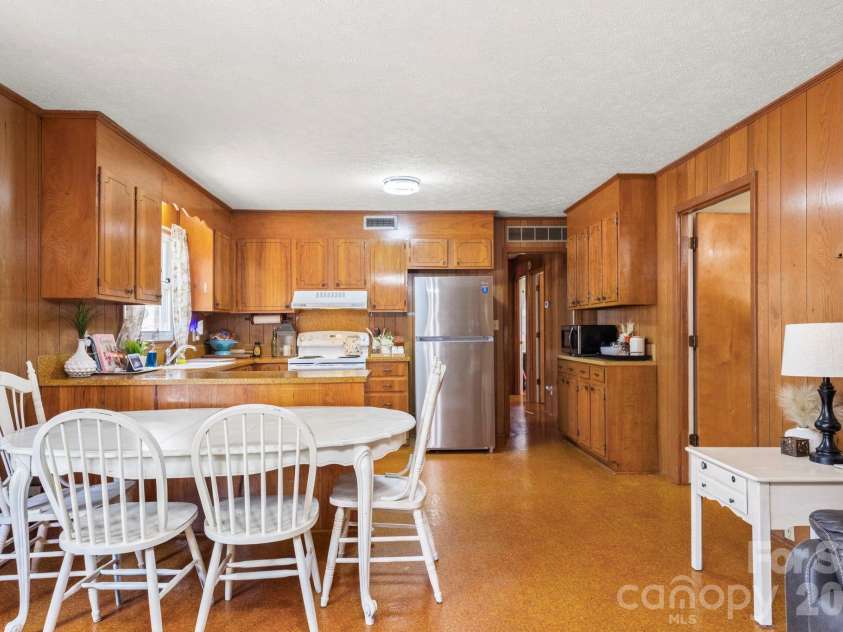 2200 Gaffney Road, Shelby, NC 28152.  MLS# CAR4371064, YatesRealty ID 14868. 