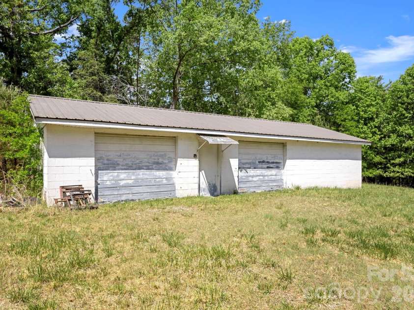 2200 Gaffney Road, Shelby, NC 28152.  MLS# CAR4371064, YatesRealty ID 14868. 