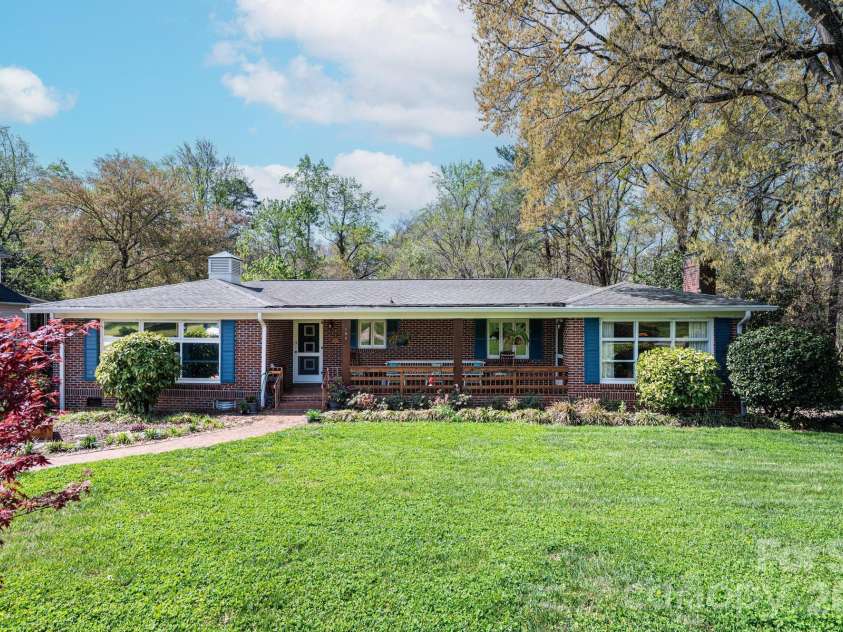 145 21st Avenue, Hickory, NC 28601.  MLS# CAR4364023, YatesRealty ID 14869. 