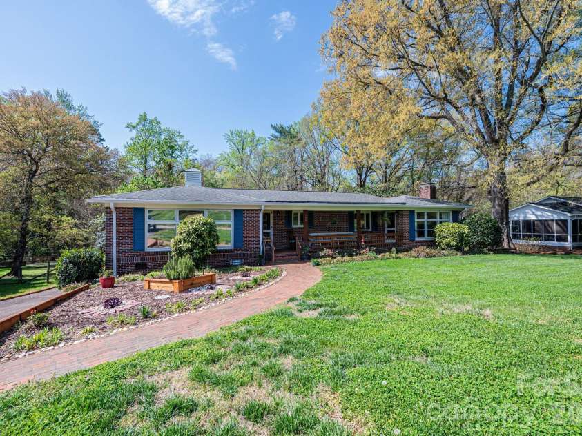 145 21st Avenue, Hickory, NC 28601.  MLS# CAR4364023, YatesRealty ID 14869. 