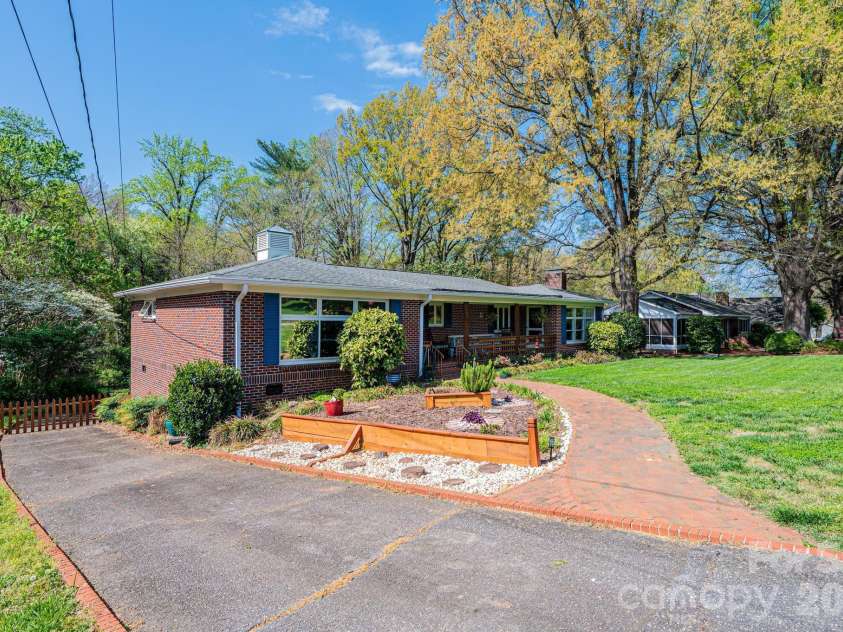 145 21st Avenue, Hickory, NC 28601.  MLS# CAR4364023, YatesRealty ID 14869. 