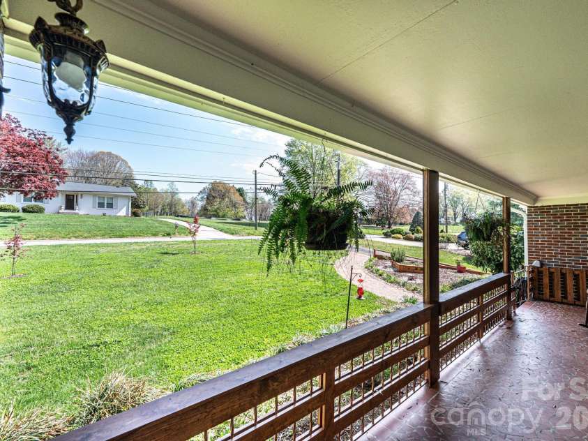 145 21st Avenue, Hickory, NC 28601.  MLS# CAR4364023, YatesRealty ID 14869. 