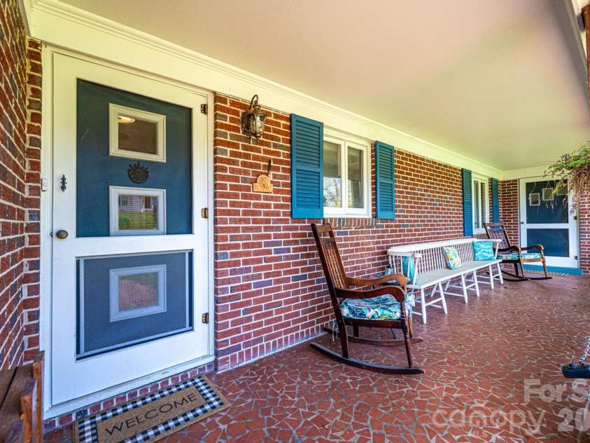 145 21st Avenue, Hickory, NC 28601.  MLS# CAR4364023, YatesRealty ID 14869. 