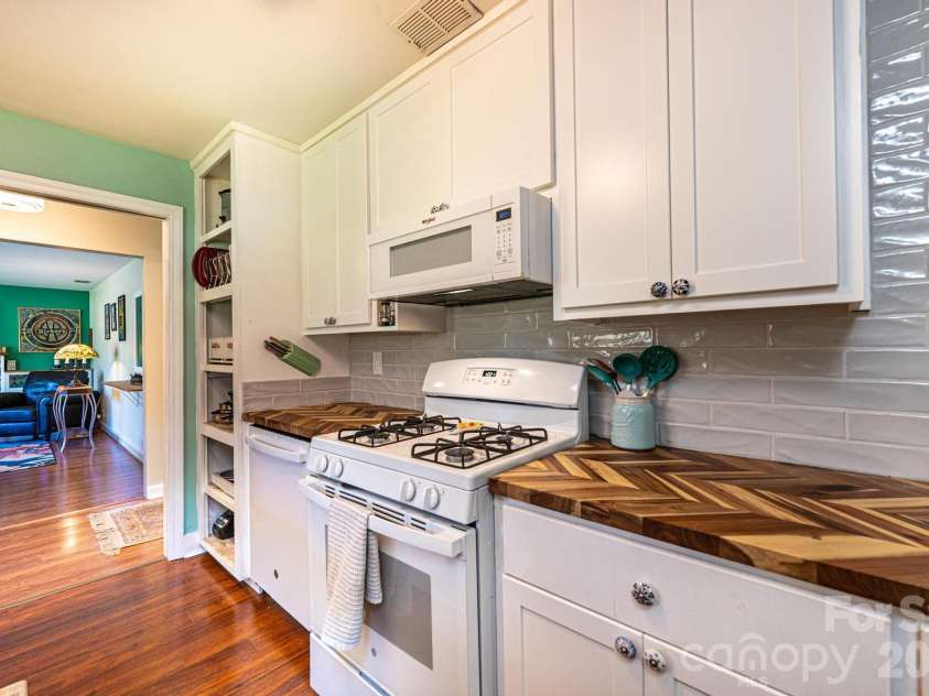 145 21st Avenue, Hickory, NC 28601.  MLS# CAR4364023, YatesRealty ID 14869. 