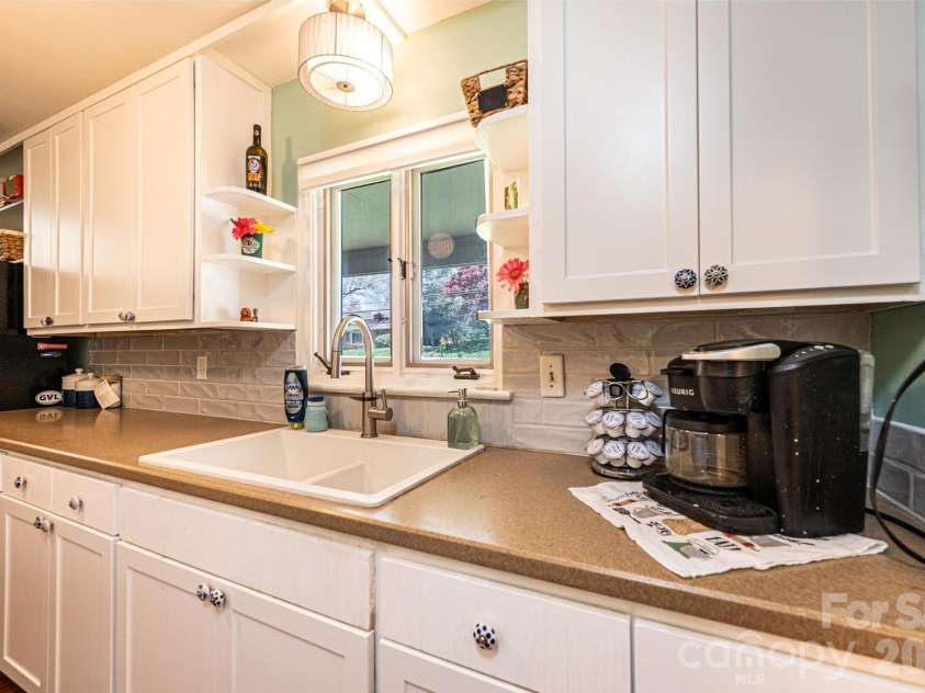 145 21st Avenue, Hickory, NC 28601.  MLS# CAR4364023, YatesRealty ID 14869. 