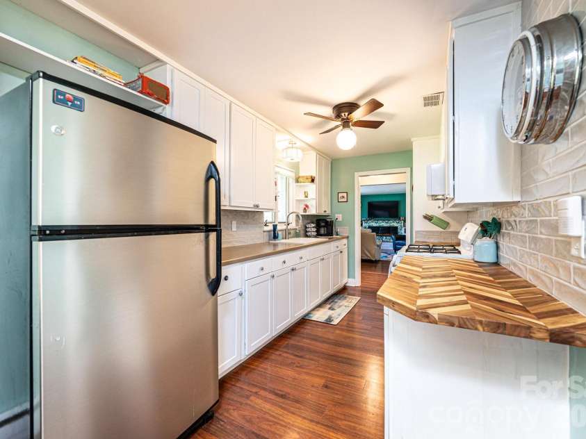 145 21st Avenue, Hickory, NC 28601.  MLS# CAR4364023, YatesRealty ID 14869. 