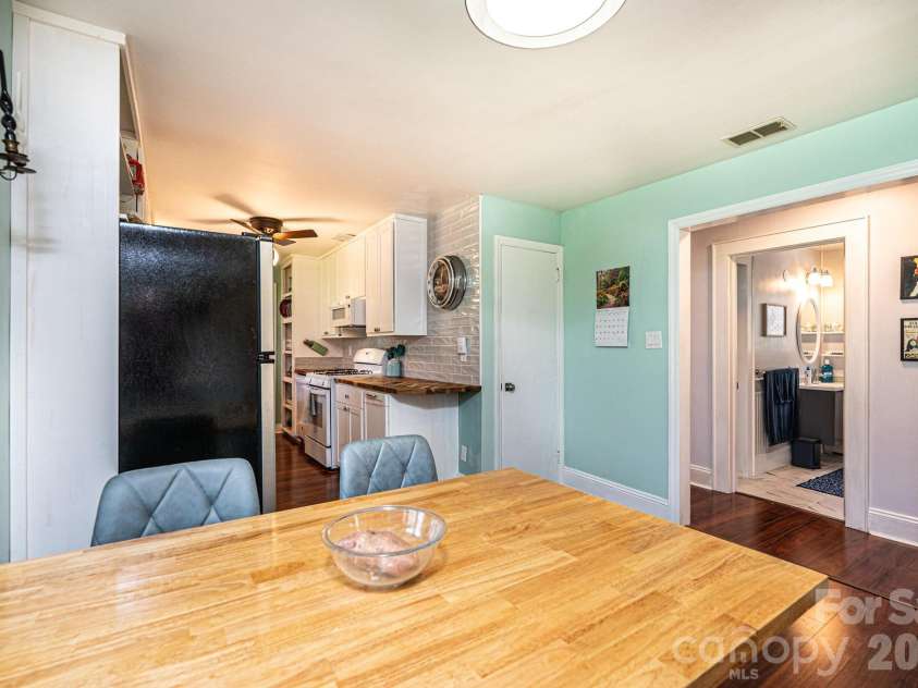 145 21st Avenue, Hickory, NC 28601.  MLS# CAR4364023, YatesRealty ID 14869. 