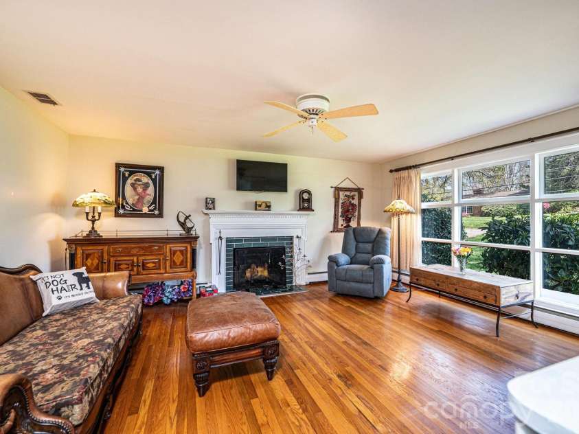 145 21st Avenue, Hickory, NC 28601.  MLS# CAR4364023, YatesRealty ID 14869. 