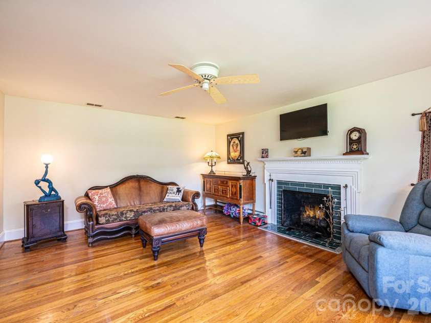145 21st Avenue, Hickory, NC 28601.  MLS# CAR4364023, YatesRealty ID 14869. 