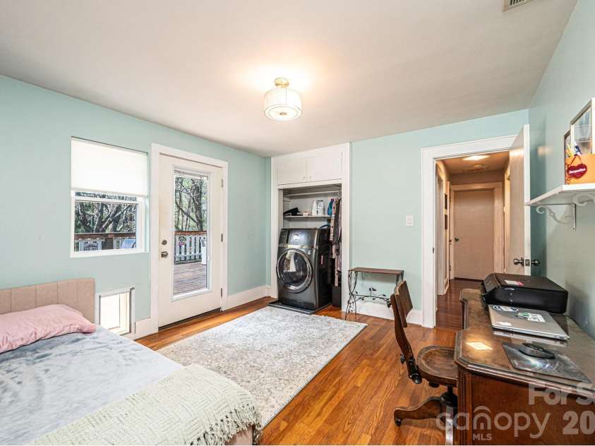 145 21st Avenue, Hickory, NC 28601.  MLS# CAR4364023, YatesRealty ID 14869. 