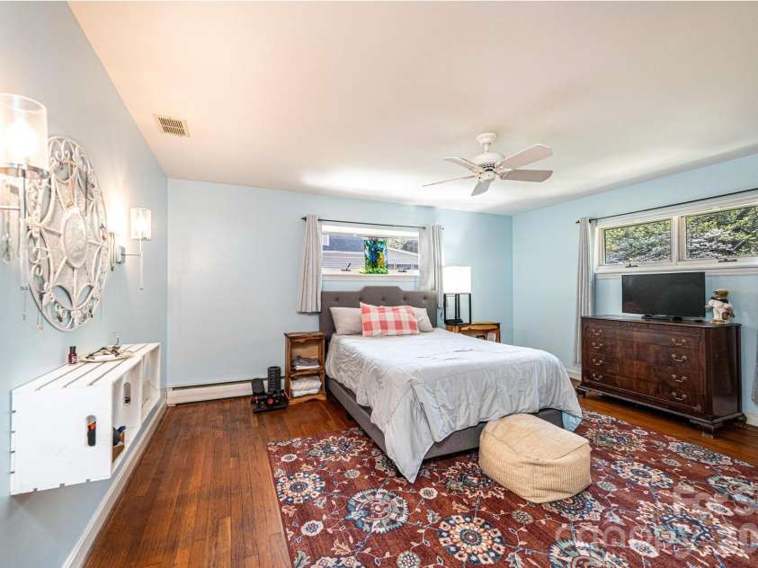 145 21st Avenue, Hickory, NC 28601.  MLS# CAR4364023, YatesRealty ID 14869. 