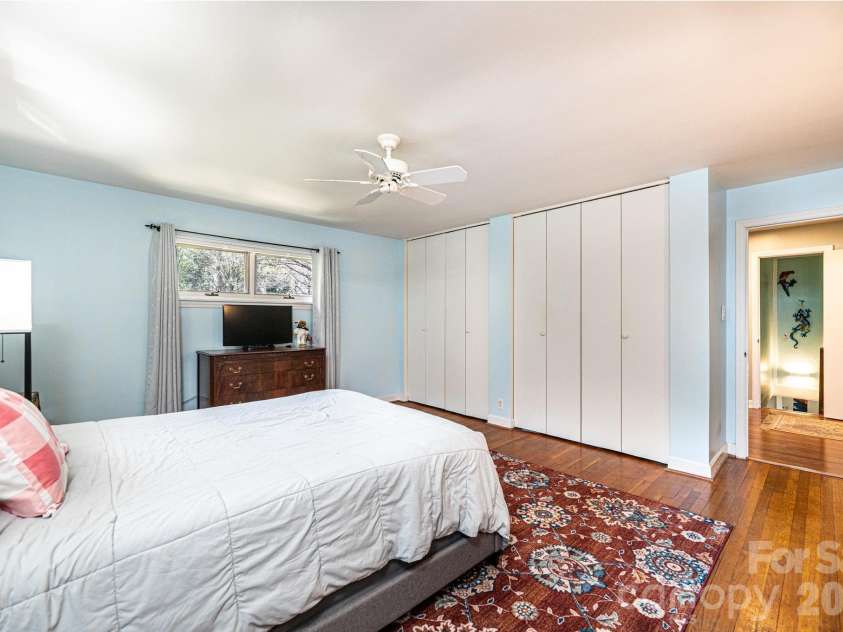 145 21st Avenue, Hickory, NC 28601.  MLS# CAR4364023, YatesRealty ID 14869. 