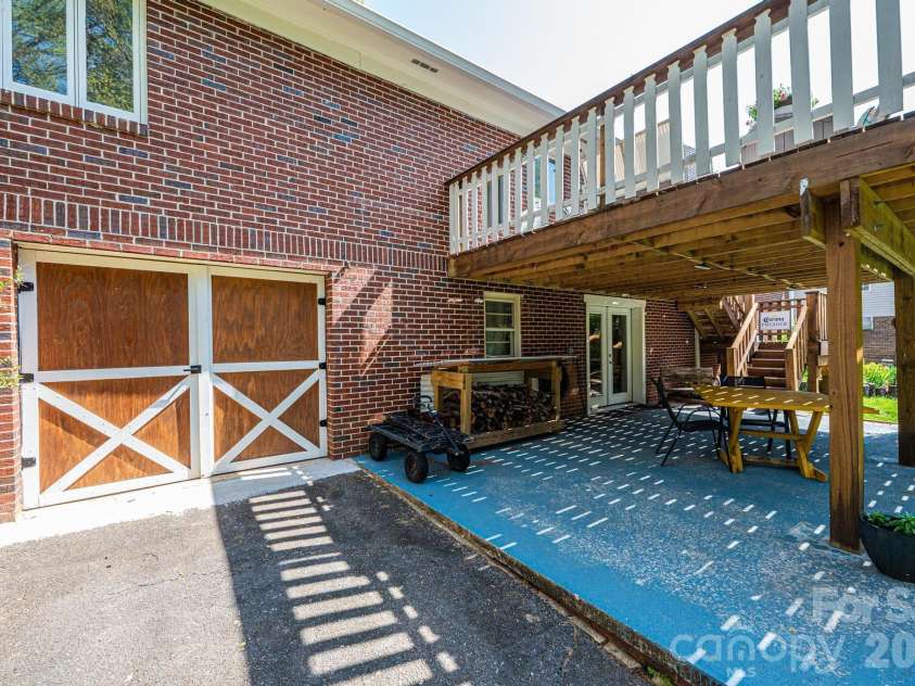 145 21st Avenue, Hickory, NC 28601.  MLS# CAR4364023, YatesRealty ID 14869. 