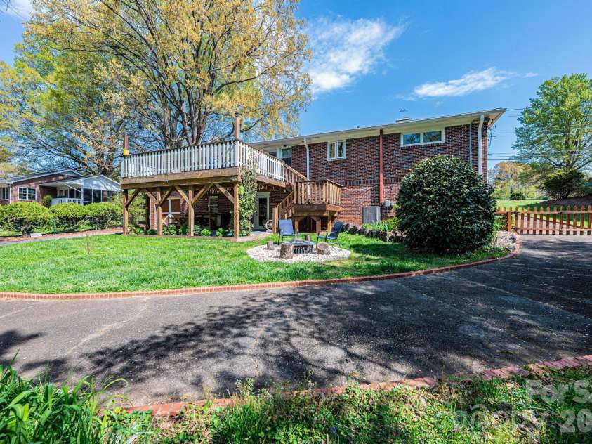 145 21st Avenue, Hickory, NC 28601.  MLS# CAR4364023, YatesRealty ID 14869. 