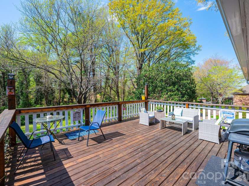 145 21st Avenue, Hickory, NC 28601.  MLS# CAR4364023, YatesRealty ID 14869. 