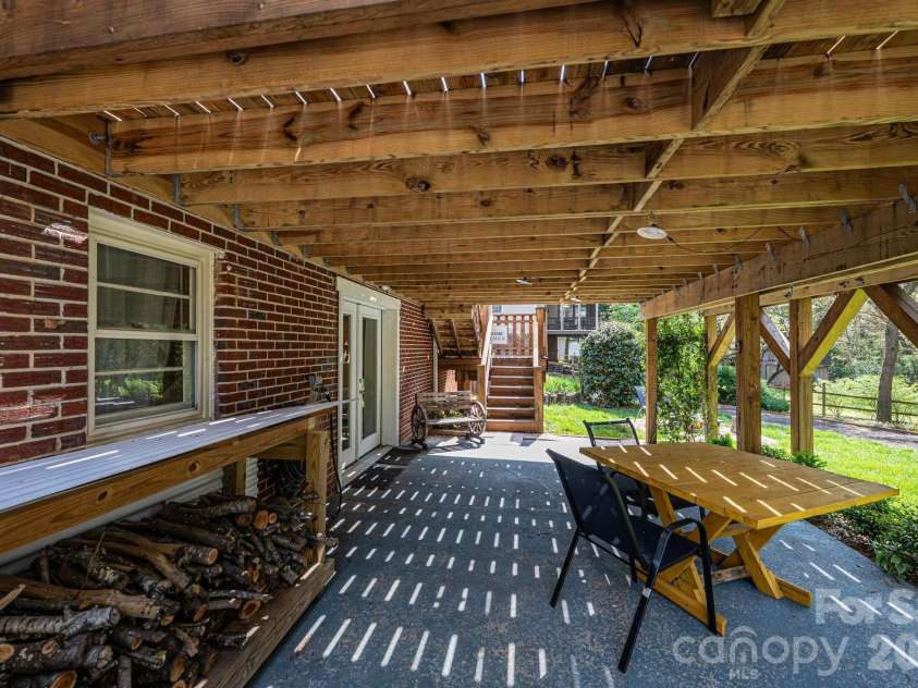 145 21st Avenue, Hickory, NC 28601.  MLS# CAR4364023, YatesRealty ID 14869. 