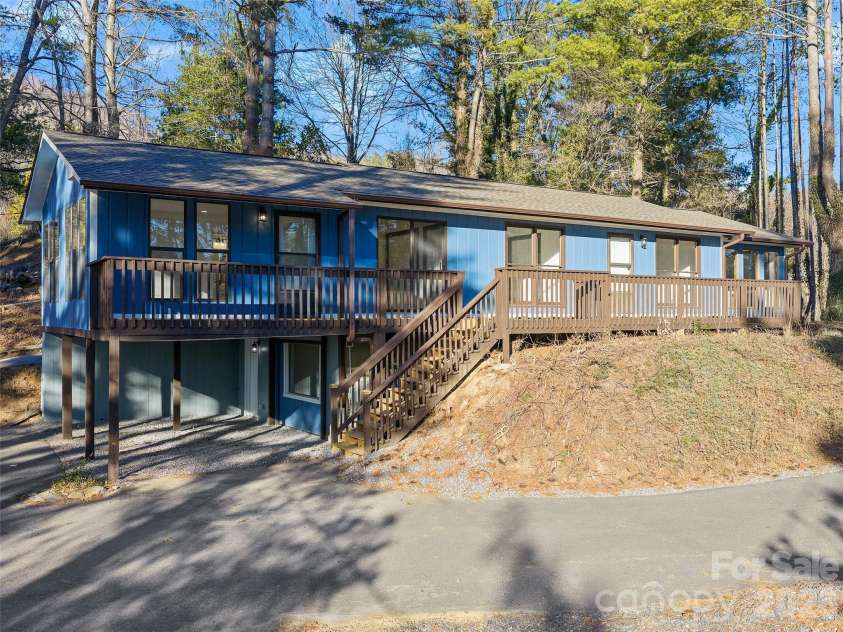 139 Church Street, Burnsville, NC 28714.  MLS# CAR4332497, YatesRealty ID 1487. 