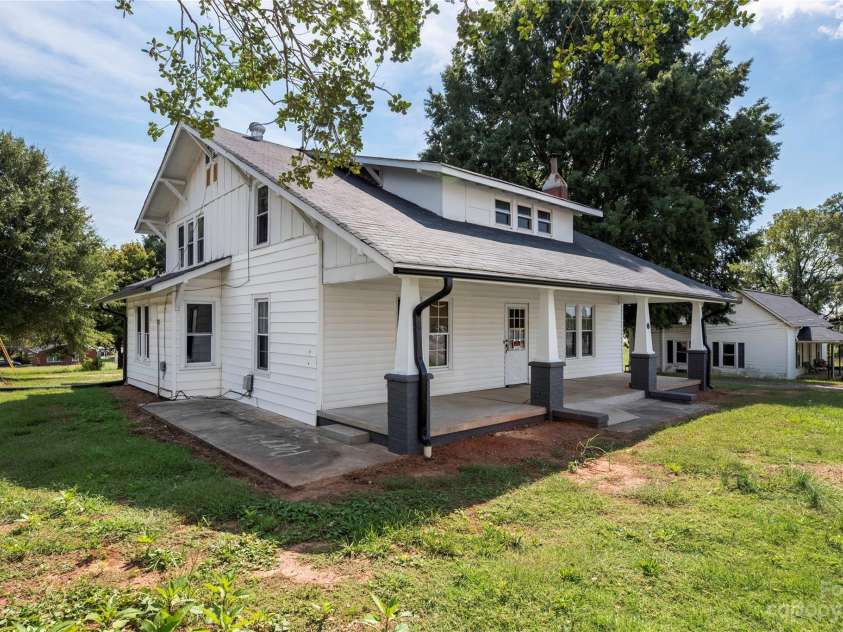 328 Miller Avenue, Statesville, NC 28677.  MLS# CAR4019961, YatesRealty ID 1487. 