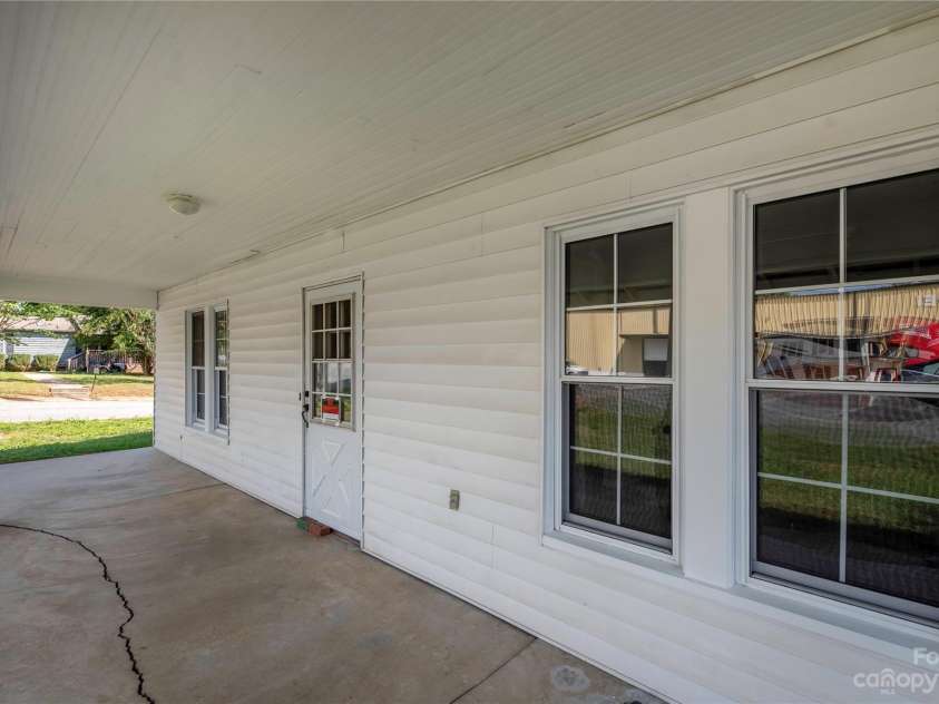 328 Miller Avenue, Statesville, NC 28677.  MLS# CAR4019961, YatesRealty ID 1487. 