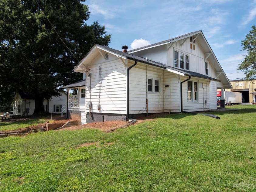328 Miller Avenue, Statesville, NC 28677.  MLS# CAR4019961, YatesRealty ID 1487. 