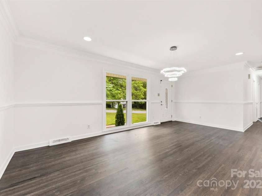 1316 Fox Run Drive, Charlotte, NC 28212.  MLS# CAR4235193, YatesRealty ID 14870. 