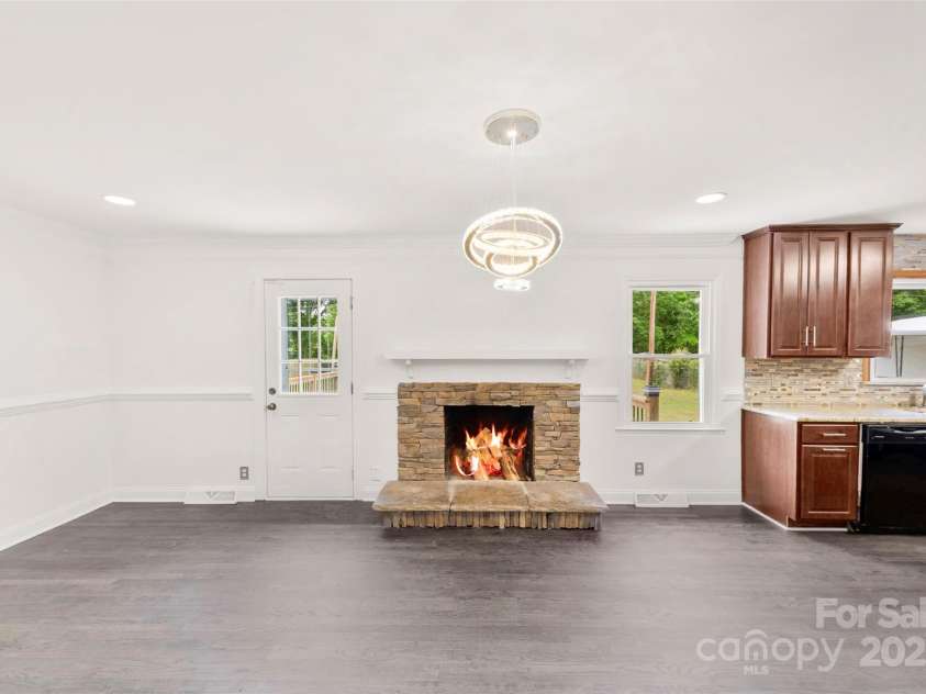 1316 Fox Run Drive, Charlotte, NC 28212.  MLS# CAR4235193, YatesRealty ID 14870. 