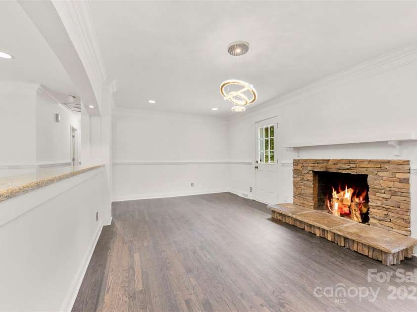 1316 Fox Run Drive, Charlotte, NC 28212.  MLS# CAR4235193, YatesRealty ID 14870. 