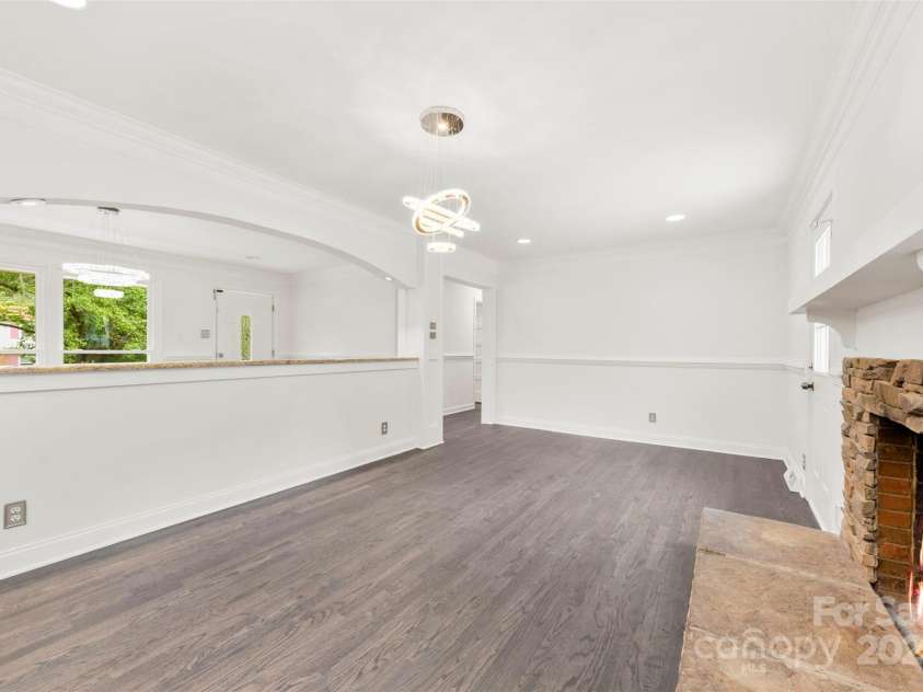1316 Fox Run Drive, Charlotte, NC 28212.  MLS# CAR4235193, YatesRealty ID 14870. 