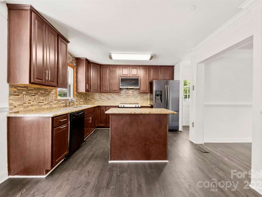 1316 Fox Run Drive, Charlotte, NC 28212.  MLS# CAR4235193, YatesRealty ID 14870. 