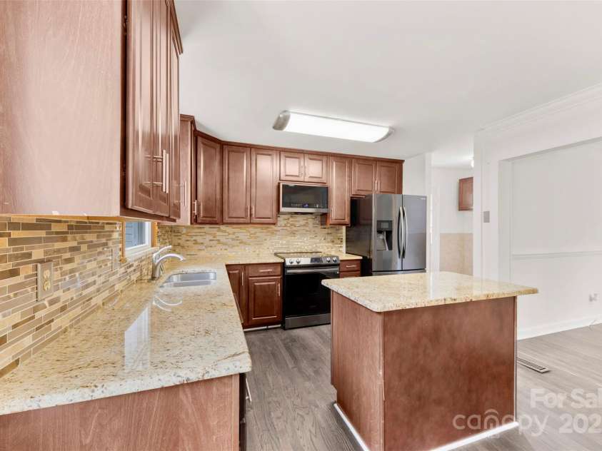 1316 Fox Run Drive, Charlotte, NC 28212.  MLS# CAR4235193, YatesRealty ID 14870. 