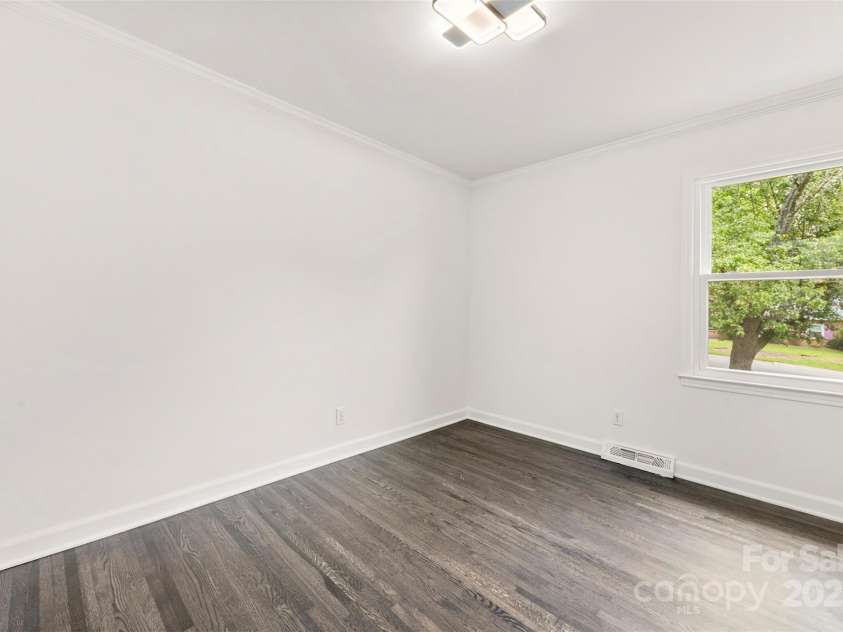 1316 Fox Run Drive, Charlotte, NC 28212.  MLS# CAR4235193, YatesRealty ID 14870. 
