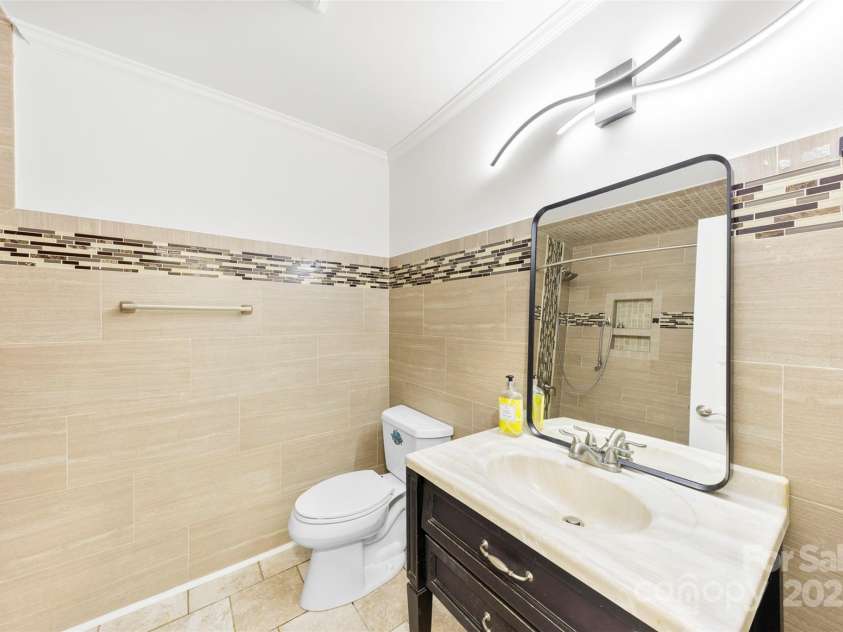 1316 Fox Run Drive, Charlotte, NC 28212.  MLS# CAR4235193, YatesRealty ID 14870. 