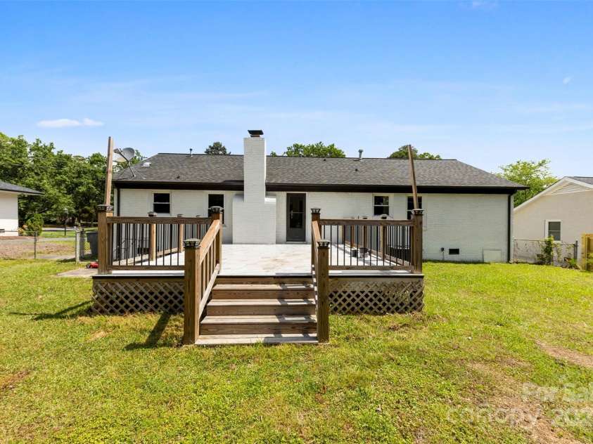 1316 Fox Run Drive, Charlotte, NC 28212.  MLS# CAR4235193, YatesRealty ID 14870. 