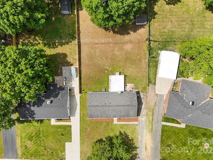 1316 Fox Run Drive, Charlotte, NC 28212.  MLS# CAR4235193, YatesRealty ID 14870. 