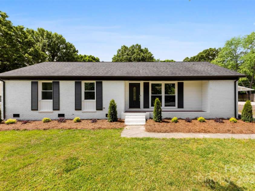 1316 Fox Run Drive, Charlotte, NC 28212.  MLS# CAR4235193, YatesRealty ID 14870. Front Entrance: New Landscaping