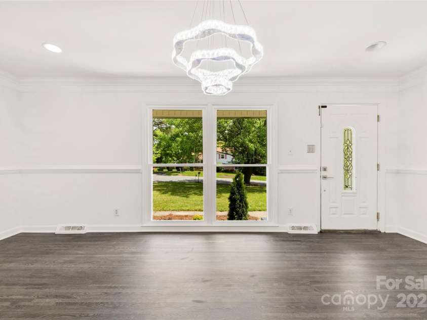 1316 Fox Run Drive, Charlotte, NC 28212.  MLS# CAR4235193, YatesRealty ID 14870. Front entrance with formal living room
